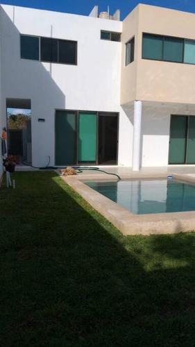 Residencia con ALBERCA y JARDÍN privado in Cholul, Mexico