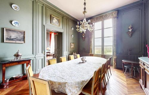 8 Bedroom Beautiful Home In Saint-vigor