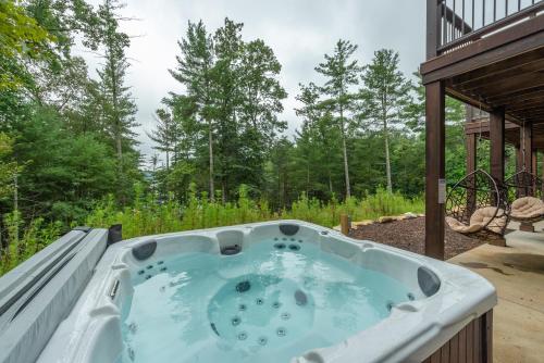 The Waterman Lakefront Luxury with Hot Tub & Private Dock! in Glen Alpine (NC)