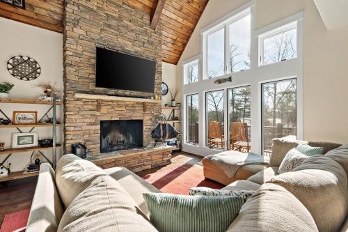 The Waterman Lakefront Luxury with Hot Tub & Private Dock! in Glen Alpine (NC)