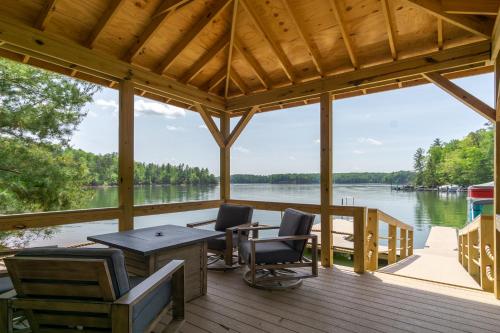 The Waterman Lakefront Luxury with Hot Tub & Private Dock! in Glen Alpine (NC)