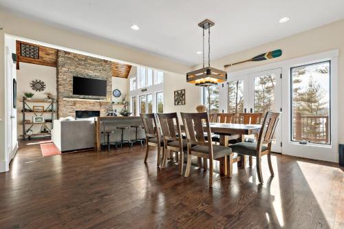 The Waterman Lakefront Luxury with Hot Tub & Private Dock! in Glen Alpine (NC)