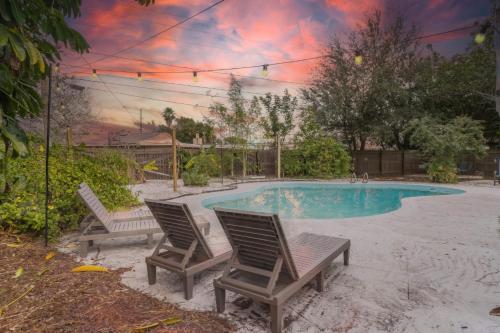 Private Heated Pool 4 MI to Indian Rocks Beach in Largo, USA