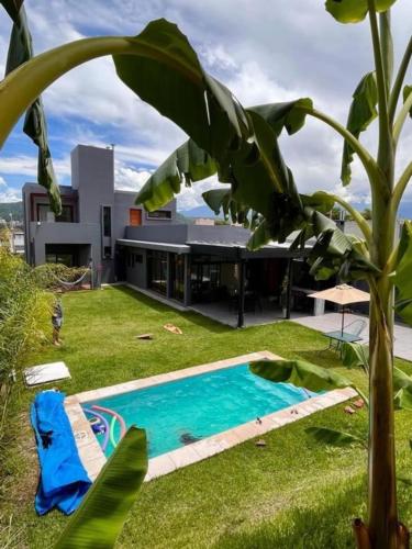 Casa Illia, hermosa casa de diseño en barrio Los Perales