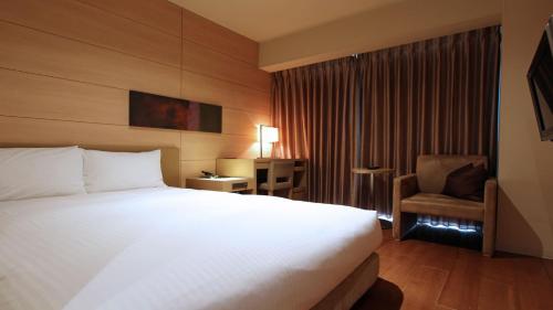 Standard Double Room - Non-Smoking image 10