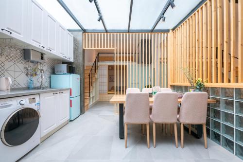 Shanghai Hills&XING 132 Family Homestay with 2 Bedrooms Near Mid Huaihai Rd and Metro Line 1&14, Shanghái (foto 4)