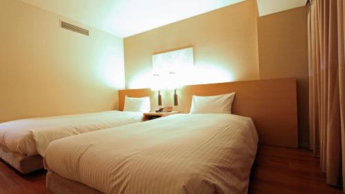 Standard Twin Room - Non-Smoking image 10