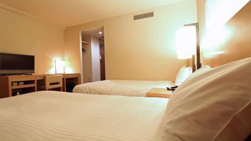 Standard Twin Room - Non-Smoking image 9