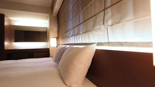 Hollywood Twin Room - Non-Smoking image 10