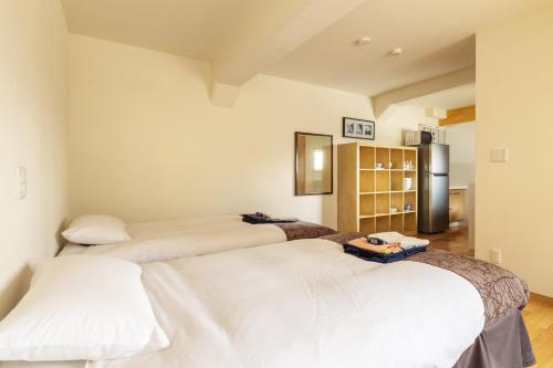 2 twin beds