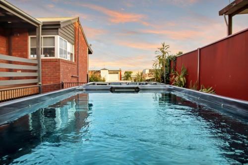 B&B Ocean Grove - Cruickshank Retreat I Spa and Dip Pool - Bed and Breakfast Ocean Grove