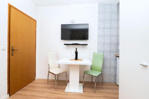 One-Bedroom Apartment image 2