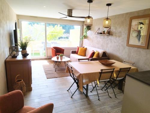 Les GRANDES ONDINES appartement avec accès direct à la plage et petite vue mer