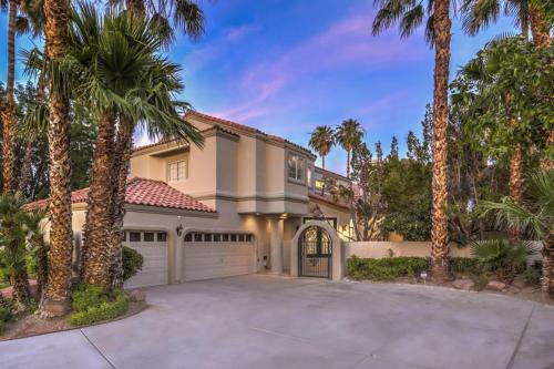 Villa Greens- 5,700sf Luxury Las Vegas Pool