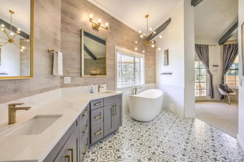 Villa Greens- 5,700sf Luxury Las Vegas Pool