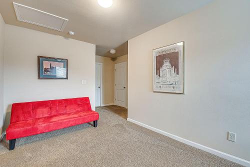 Spacious Atlanta Home with Yard and Charcoal Grill! Spacious Atlanta Home with Yard and Charcoal Grill!