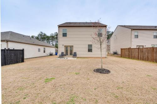 Spacious Atlanta Home with Yard and Charcoal Grill! Spacious Atlanta Home with Yard and Charcoal Grill!