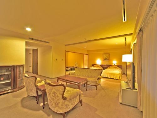 2 Adult - Suite