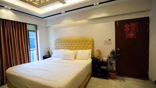 room detail thumbnail 0