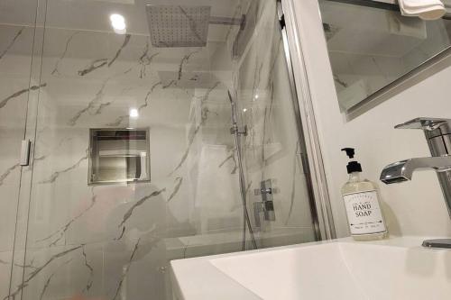 Welcoming Condo Near Hamden Shopping in Hamden, USA