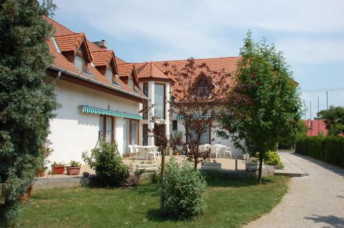 Emil porta in Balatongyorok