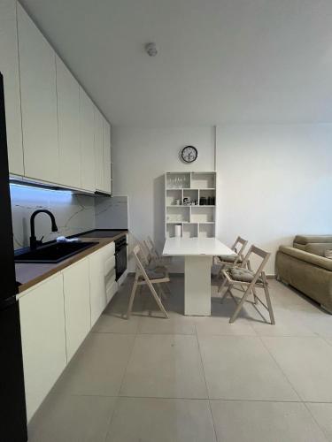 Sunshine Apt Qerret-Golem Beach