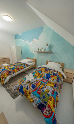 2 twin beds