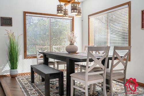 Pueblo Moon w Pool - An Irvie Home Pueblo Moon w Pool - An Irvie Home