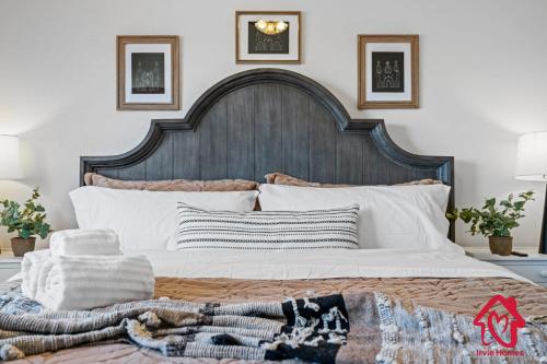 Pueblo Moon w Pool - An Irvie Home Pueblo Moon w Pool - An Irvie Home