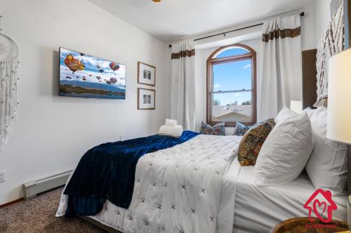 Pueblo Moon w Pool - An Irvie Home Pueblo Moon w Pool - An Irvie Home