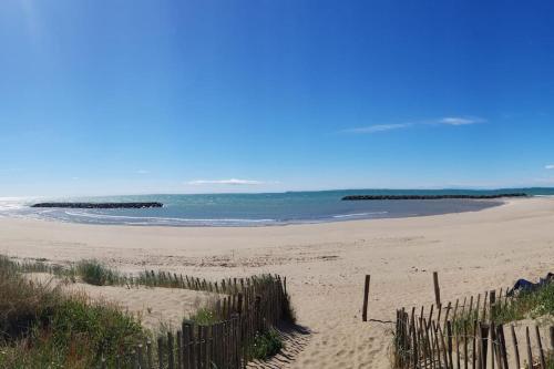 SUPERBE VILLA NEUVE, 5MN A PIEDS DES PLAGES A VIAS near Le Surfing