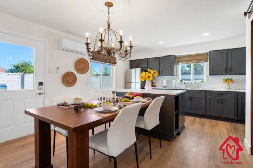 ValleyVibe: Modern Comfort in North Valley - an Irvie Home in Albuquerque, USA