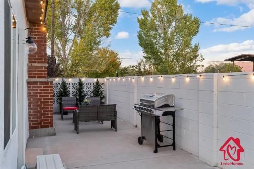 ValleyVibe: Modern Comfort in North Valley - an Irvie Home in Albuquerque, USA
