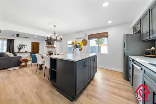 ValleyVibe: Modern Comfort in North Valley - an Irvie Home in Albuquerque, USA