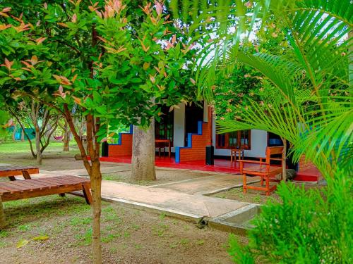 Shared lounge/TV area, Pride Rock Villa & Tree House in Sigiriya