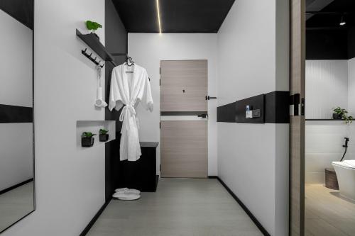 Superior Double Room with City View image 2