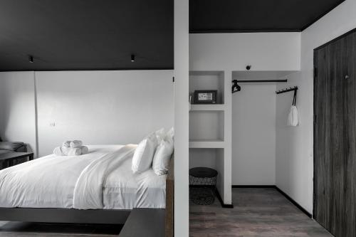 Family Suite with Balcony and Garden View image 4