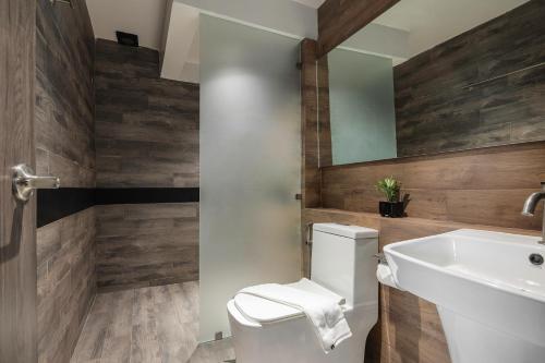 Family Suite with Balcony and Garden View image 3
