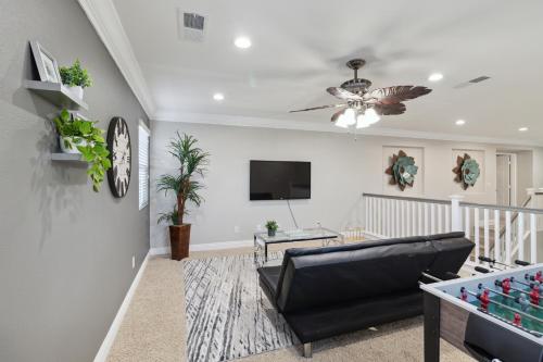 5BR 3BA Home - King Beds - Fast Wifi home