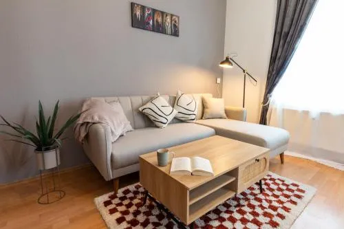 StadtNatur Apartment am Küchwald - 2 SZ mit Balkon, WASCHMASCHINE, Streaming-TV, Badewanne, Arbeitsplatz in Chemnitz, Deutschland
