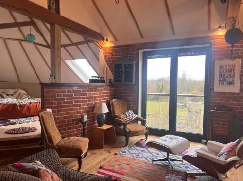 Unique luxury self-contained oast apartment - Apartment - Kent