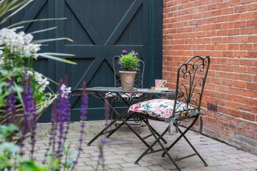 Stylish and homely 1 bed Edwardian Coach House in Lexden