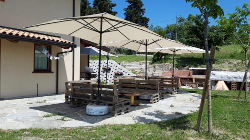 Dārzs, B&B EcoAntico casa in paglia in Maiolo