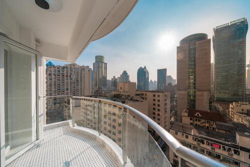 Molly Homestay - Nanjing East Road The Bund 3-bedroom With Elevator Apartment - Shanghai