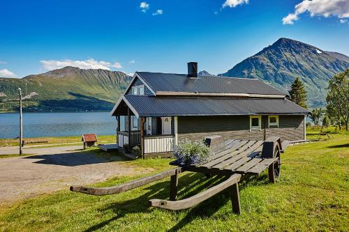 Cozy home in Godfjord - Sortland