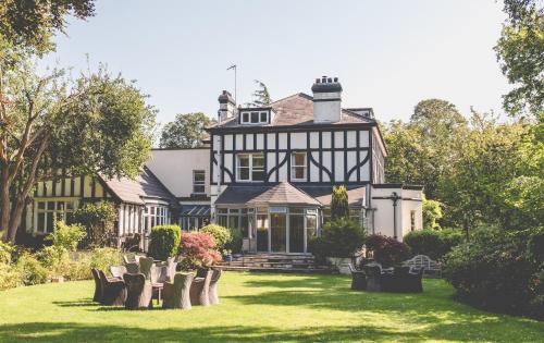 Brook Hall Hotel - image 8