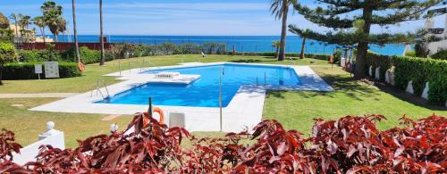 Úszómedence, ELENA flat A little paradise right on the BEACH in Calahonda