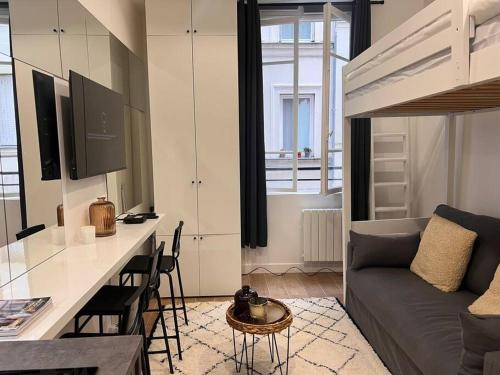 Studio Annah, Parigi