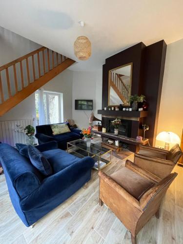 Large and chic house 15 minutes from Paris in Коломб