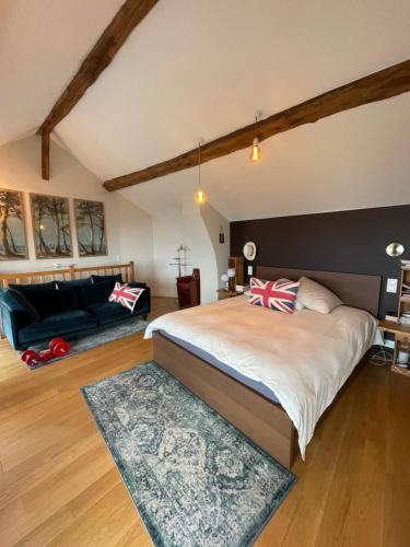 Large and chic house 15 minutes from Paris in Коломб